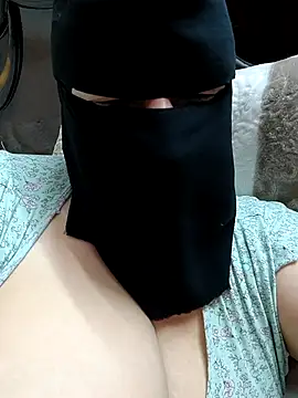 Snapshot of Warda_Egy chatting on 04-19-26, 12:04 Warda Egy online show from 04-19-26, 12:04