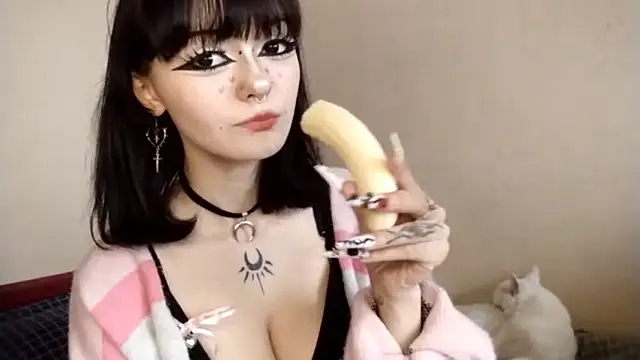 Snapshot of SmilingPatent chatting on 02-13-26, 01:07 SmilingPatent online show from 02-13-26, 01:07