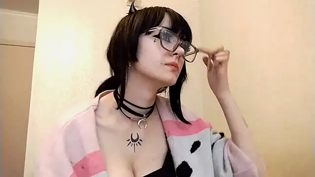 Snapshot of SmilingPatent chatting on 02-22-26, 02:37 SmilingPatent online show from 02-22-26, 02:37