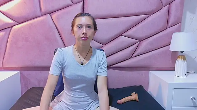 kimberlypink  online show from 02-15-26, 11:30