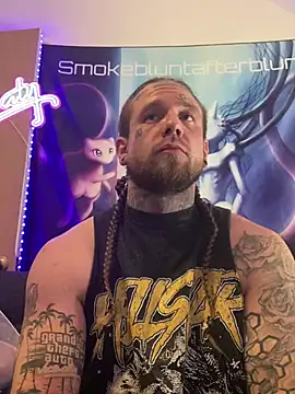 Snapshot of Smokebluntafterblunt chatting on 04-19-26, 02:00 Smokebluntafterblunt online show from 04-19-26, 02:00