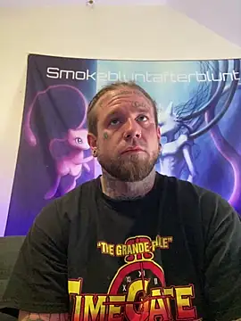 Snapshot of Smokebluntafterblunt chatting on 04-25-26, 09:01 Smokebluntafterblunt online show from 04-25-26, 09:01