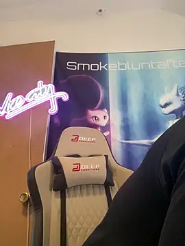 Snapshot of Smokebluntafterblunt chatting on 05-25-26, 07:20 Smokebluntafterblunt online show from 05-25-26, 07:20