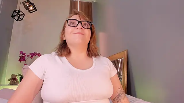 Snapshot of SimonaStar chatting on 03-02-26, 02:02 SimonaStar online show from 03-02-26, 02:02