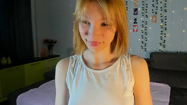 Kiracute18 online show from 05-13-26, 04:15