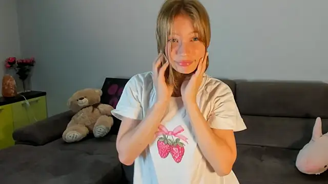 Kiracute18 online show from 06-22-26, 04:37