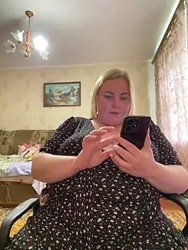 Snapshot of Mommy-girl-Lola chatting on 05-18-26, 11:27 Mommy-girl-Lola online show from 05-18-26, 11:27