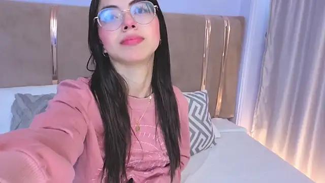Snapshot of Mia_Naive chatting on 06-20-26, 12:19 Mia Naive online show from 06-20-26, 12:19