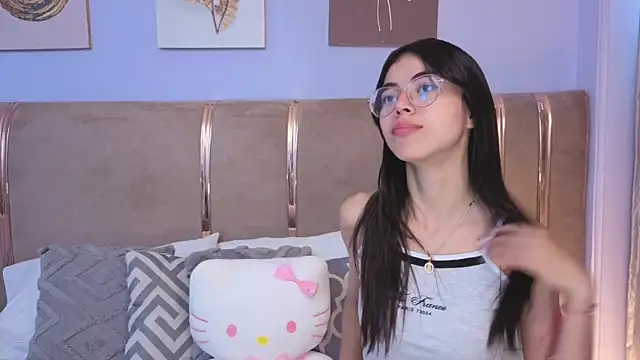 Snapshot of Mia_Naive chatting on 07-14-26, 12:11 Mia Naive online show from 07-14-26, 12:11