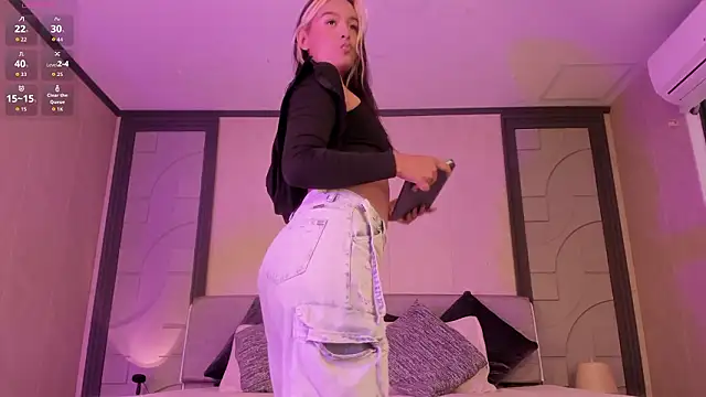 alicee clark  online show from 03-22-26, 12:30