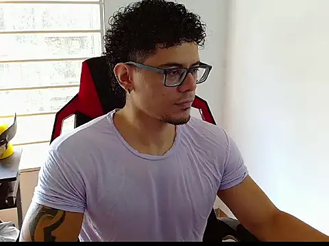 Snapshot of Logan0626 chatting on 02-19-26, 06:26 Logan0626 online show from 02-19-26, 06:26