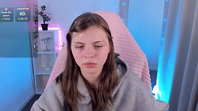 Snapshot of LesleySky chatting on 02-24-26, 04:27 LesleySky online show from 02-24-26, 04:27