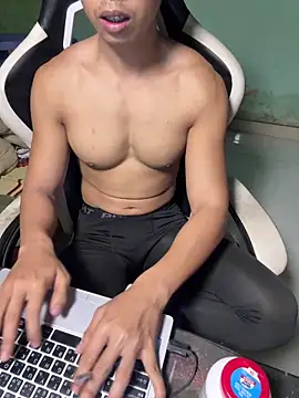 Snapshot of Graymenn chatting on 02-23-26, 03:26 Graymenn online show from 02-23-26, 03:26