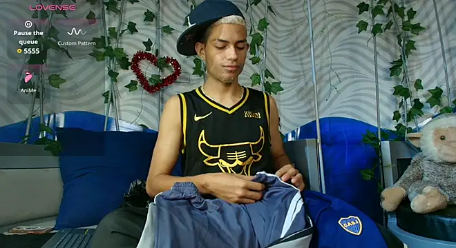 Snapshot of ItsZairen chatting on 02-25-26, 03:16 ItsZairen online show from 02-25-26, 03:16