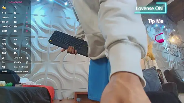 ItsZairen online show from 04-01-26, 03:29