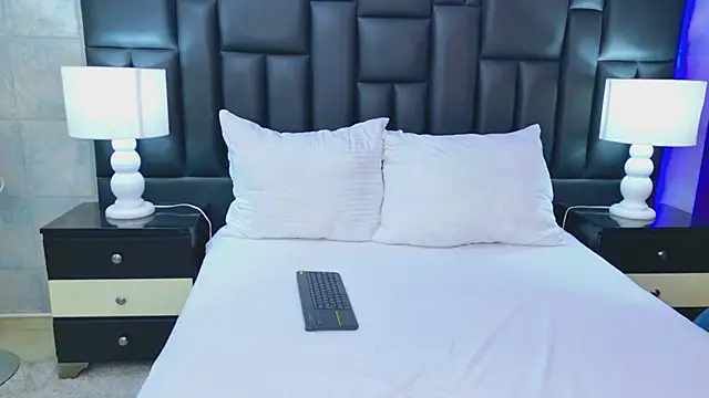 LaurenHazell online show from 04-08-26, 03:28