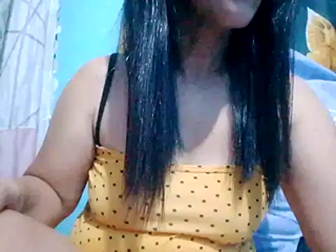 Snapshot of suzzie_hot chatting on 02-23-26, 10:07 suzzie hot online show from 02-23-26, 10:07