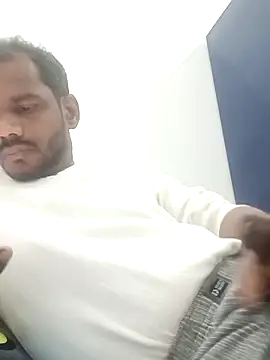 Snapshot of Daddyishere_19 chatting on 02-11-26, 05:34 Daddyishere 19 online show from 02-11-26, 05:34