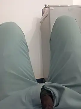 Snapshot of Daddyishere_19 chatting on 02-12-26, 05:35 Daddyishere 19 online show from 02-12-26, 05:35