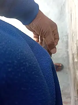 Snapshot of Daddyishere_19 chatting on 02-14-26, 06:21 Daddyishere 19 online show from 02-14-26, 06:21