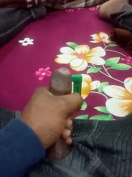 Snapshot of Daddyishere_19 chatting on 02-26-26, 01:37 Daddyishere 19 online show from 02-26-26, 01:37