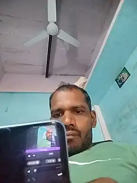 Snapshot of Daddyishere_19 chatting on 02-28-26, 11:00 Daddyishere 19 online show from 02-28-26, 11:00