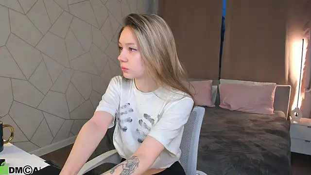 Mini Allice online show from 02-12-26, 01:22