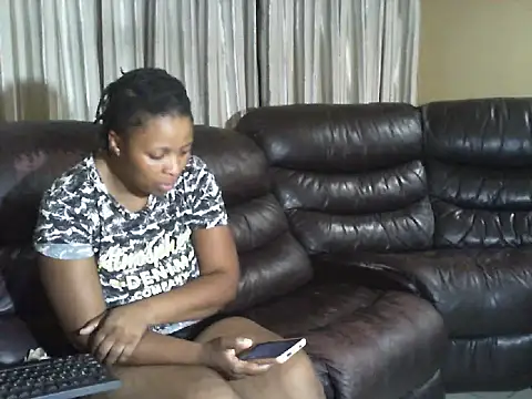 Snapshot of Caramel-Diva chatting on 02-21-26, 01:28 Caramel-Diva online show from 02-21-26, 01:28