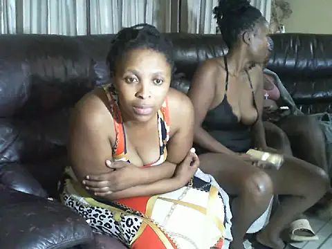 Snapshot of Caramel-Diva chatting on 02-24-26, 07:01 Caramel-Diva online show from 02-24-26, 07:01