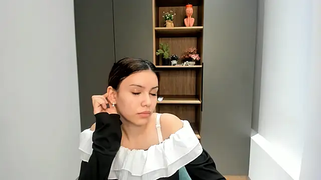 Snapshot of SulemaNeugin chatting on 02-10-26, 09:13 SulemaNeugin online show from 02-10-26, 09:13