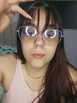 Snapshot of its_lauu_ chatting on 02-18-26, 03:57 its lauu online show from 02-18-26, 03:57