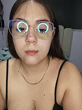 Snapshot of its_lauu_ chatting on 02-22-26, 03:40 its lauu online show from 02-22-26, 03:40