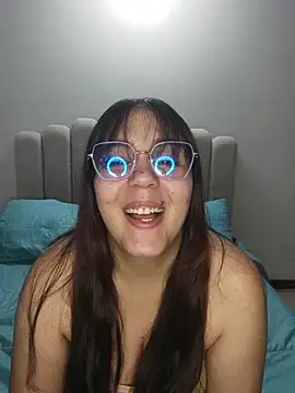 Snapshot of its_lauu_ chatting on 03-03-26, 03:45 its lauu online show from 03-03-26, 03:45