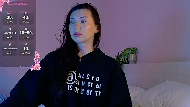 Snapshot of gwenonl1ne chatting on 03-04-26, 01:06 gwenonl1ne online show from 03-04-26, 01:06