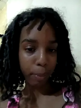 Snapshot of Roxilover chatting on 02-08-26, 01:20 Roxilover online show from 02-08-26, 01:20