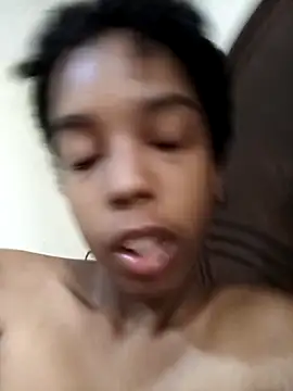 Snapshot of Roxilover chatting on 02-08-26, 02:20 Roxilover online show from 02-08-26, 02:20