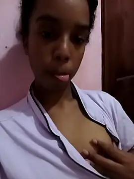 Snapshot of Roxilover chatting on 02-09-26, 02:37 Roxilover online show from 02-09-26, 02:37