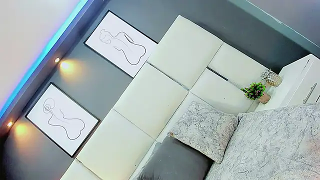 Snapshot of Daniiela_Foxx chatting on 02-13-26, 09:00 Daniiela Foxx online show from 02-13-26, 09:00