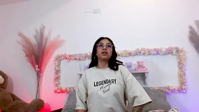 Snapshot of sharlotaustral18 chatting on 03-03-26, 03:56 sharlotaustral18 online show from 03-03-26, 03:56