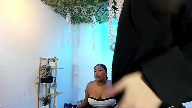 Snapshot of Lizeth_hot2002 chatting on 02-25-26, 01:26 Lizeth hot2002 online show from 02-25-26, 01:26