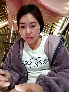 Snapshot of Yiyoongg chatting on 02-15-26, 04:31 Yiyoongg online show from 02-15-26, 04:31