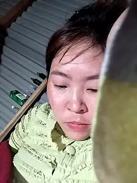 Snapshot of Yiyoongg chatting on 02-18-26, 01:29 Yiyoongg online show from 02-18-26, 01:29