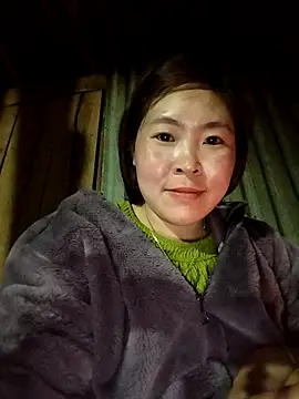 Snapshot of Yiyoongg chatting on 02-22-26, 12:58 Yiyoongg online show from 02-22-26, 12:58