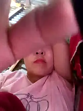 Snapshot of Yiyoongg chatting on 02-28-26, 05:30 Yiyoongg online show from 02-28-26, 05:30