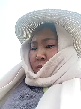 Yiyoongg online show from 03-21-26, 02:16