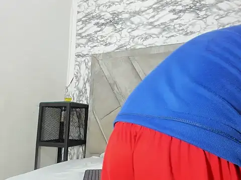 Snapshot of AdrianWalker chatting on 02-11-26, 04:39 AdrianWalker online show from 02-11-26, 04:39