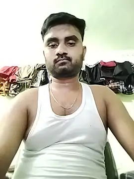 Snapshot of loyalboy_0052 chatting on 06-05-26, 07:36 loyalboy 0052 online show from 06-05-26, 07:36