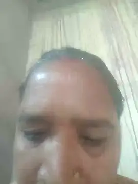 Snapshot of Loomaraj chatting on 02-19-26, 03:57 Loomaraj online show from 02-19-26, 03:57