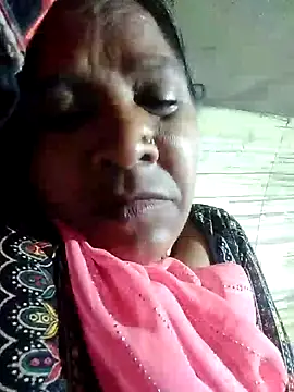 Snapshot of Loomaraj chatting on 02-27-26, 08:42 Loomaraj online show from 02-27-26, 08:42