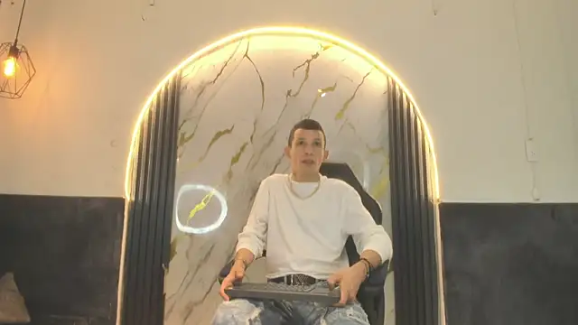 Snapshot of Isaak_26 chatting on 02-15-26, 12:25 Isaak 26 online show from 02-15-26, 12:25